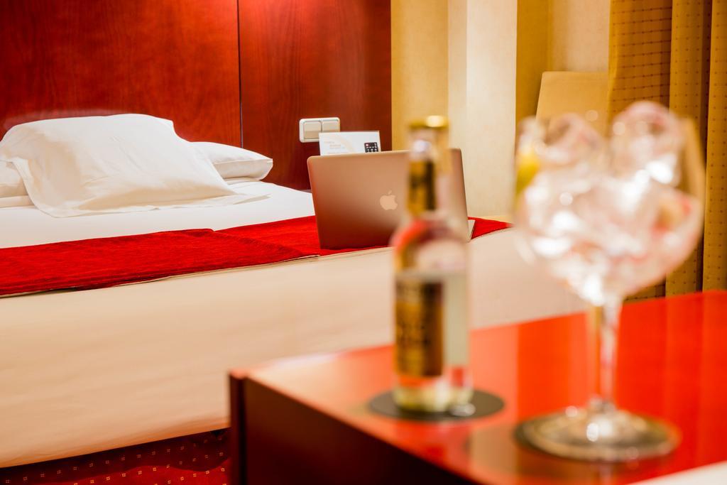 Hotel Arosa Madrid Exterior foto